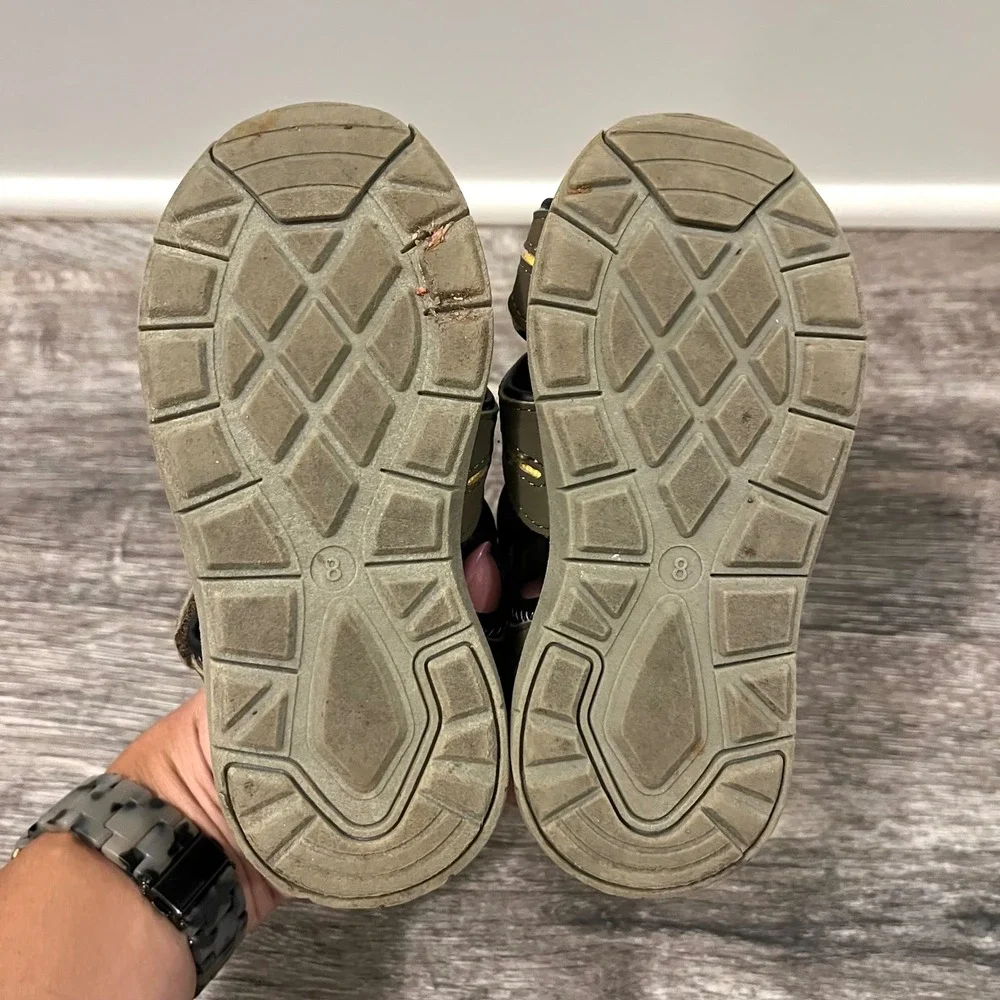 Stride Rite 360 Brown Flux Closed Toe Outdoor Fisherman Sandals Kids Size 8